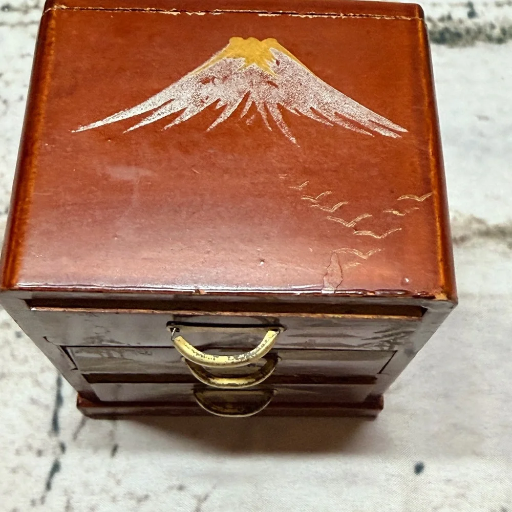 Vintage Japanese‎ Lacquer Jewelry Box Chest Gold Hand Painted Trinket Storage